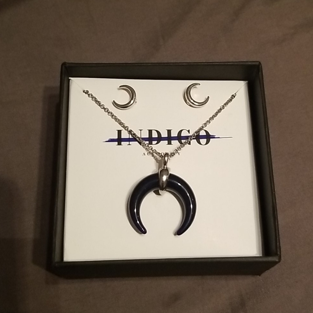 NWT Crescent Necklace & Earrings Set